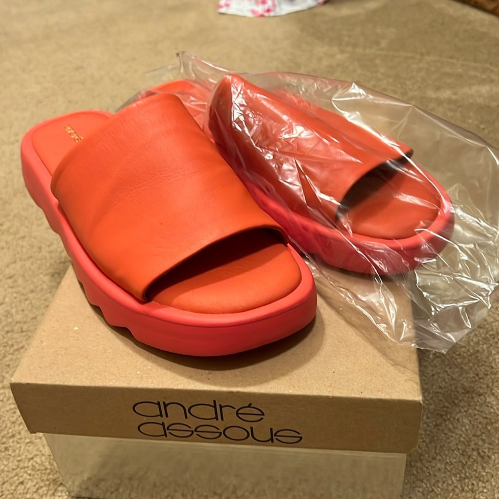 Sandals leather slip on style -open toe leather top and sole featherweights🩴New
